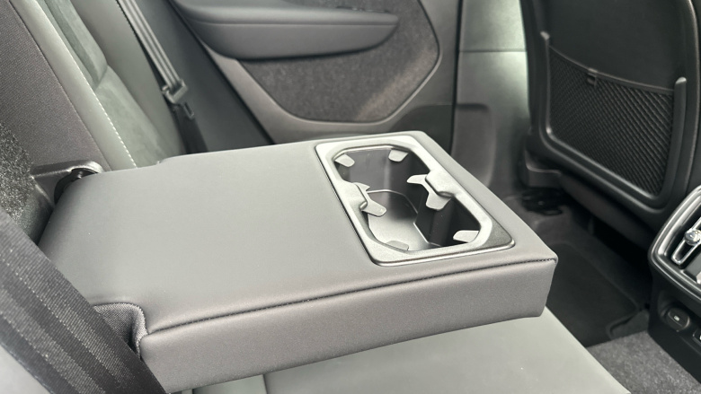 Volvo XC40 2.0 B4P Plus Dark 5dr Auto Petrol Estate